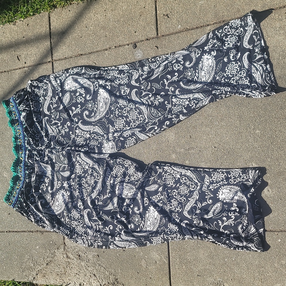 Avenue plus size black white paisley wide leg pants 22/24 nwt.